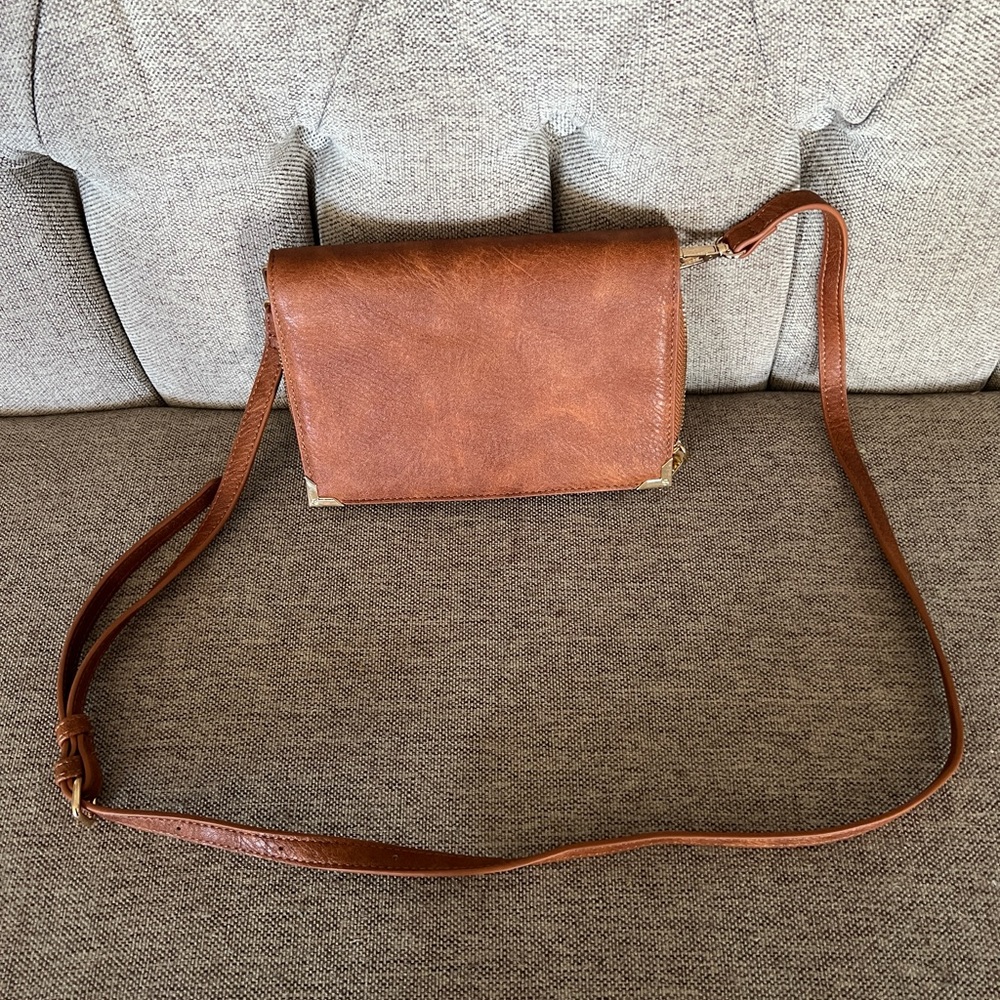 Small brown crossbody. Wallet pouches inside